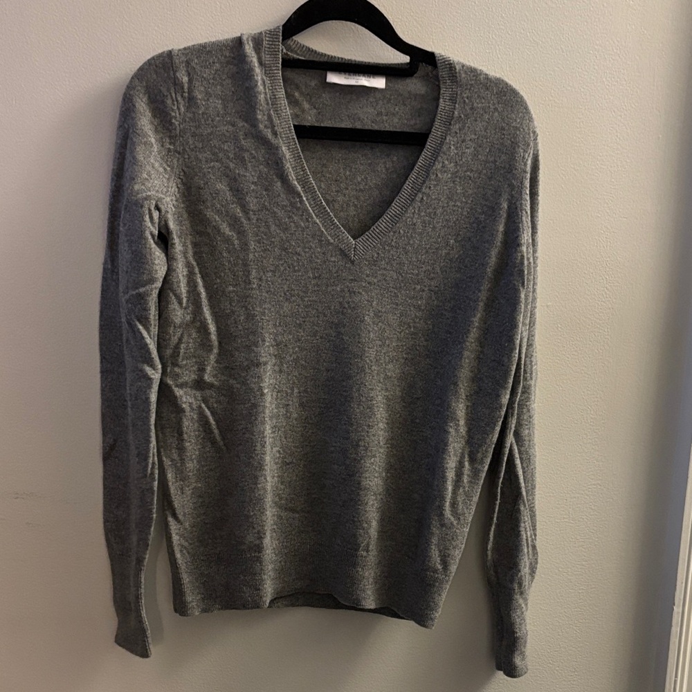 Everlane Gray Cashmere V-Neck Sweater